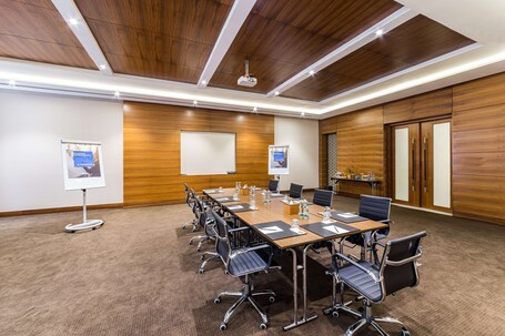 Radisson Blu Hotel Dubai Waterfront - Image 223