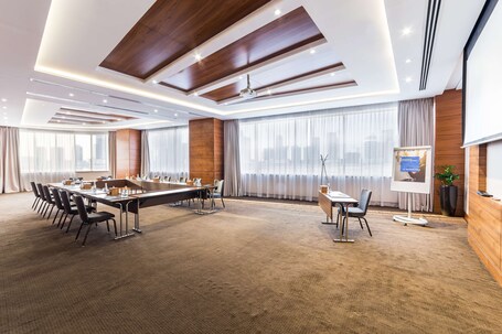 Radisson Blu Hotel Dubai Waterfront - Image 173