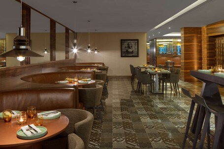 Radisson Blu Hotel Dubai Waterfront - Image 253