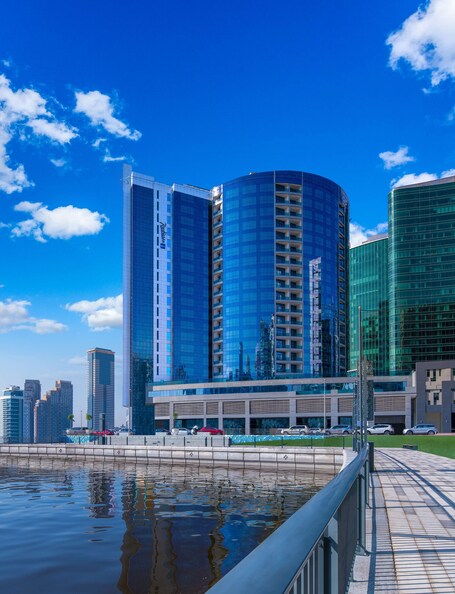 Radisson Blu Hotel Dubai Waterfront - Image 8
