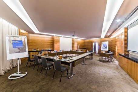 Radisson Blu Hotel Dubai Waterfront - Image 188