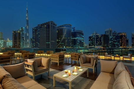 Radisson Blu Hotel Dubai Waterfront - Image 4