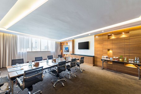 Radisson Blu Hotel Dubai Waterfront - Image 71