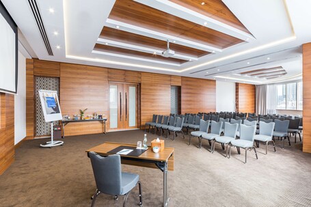 Radisson Blu Hotel Dubai Waterfront - Image 232