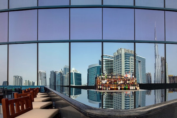 2 restaurants, breakfast, lunch, dinner served; international cuisine