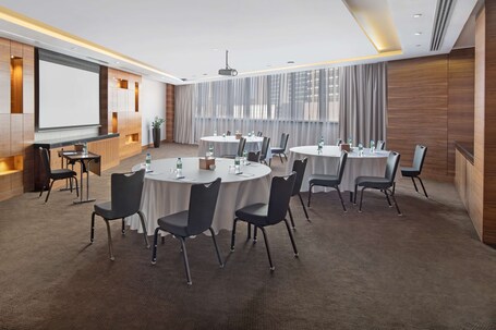Radisson Blu Hotel Dubai Waterfront - Image 180