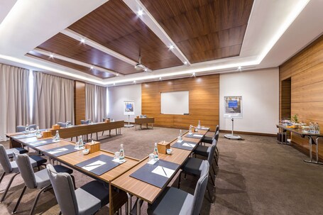 Radisson Blu Hotel Dubai Waterfront - Image 213