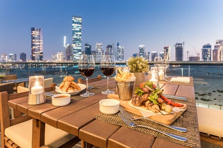 Radisson Blu Hotel Dubai Waterfront - Image 42