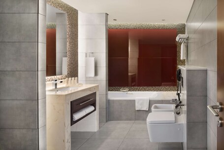 Radisson Blu Hotel Dubai Waterfront - Image 179