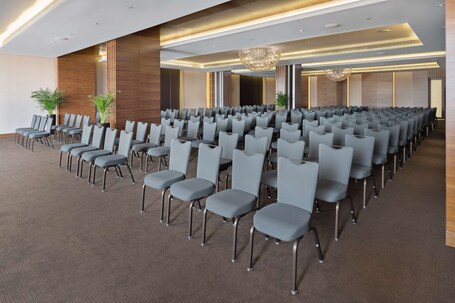 Radisson Blu Hotel Dubai Waterfront - Image 239