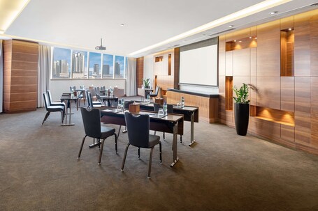 Radisson Blu Hotel Dubai Waterfront - Image 212