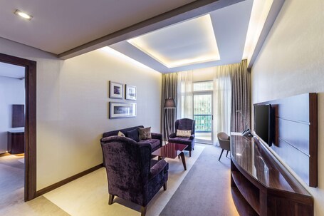 Radisson Blu Hotel Dubai Waterfront - Image 85
