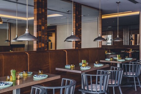 Radisson Blu Hotel Dubai Waterfront - Image 122