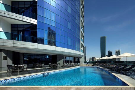Radisson Blu Hotel Dubai Waterfront - Image 3