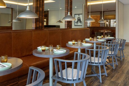 Radisson Blu Hotel Dubai Waterfront - Image 250