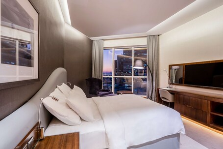 Radisson Blu Hotel Dubai Waterfront - Image 137