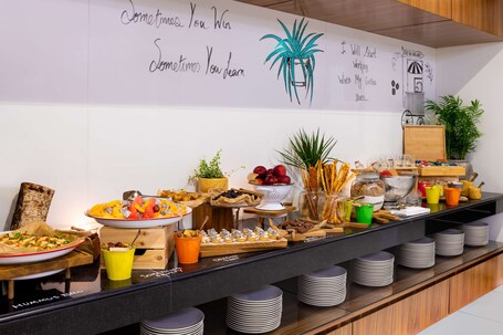 Radisson Blu Hotel Dubai Waterfront - Image 128