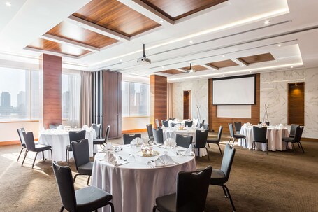 Radisson Blu Hotel Dubai Waterfront - Image 189