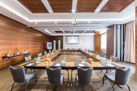 Radisson Blu Hotel Dubai Waterfront - Image 183