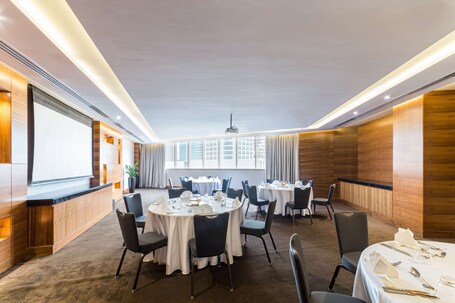 Radisson Blu Hotel Dubai Waterfront - Image 205