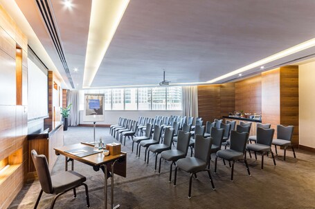 Radisson Blu Hotel Dubai Waterfront - Image 217
