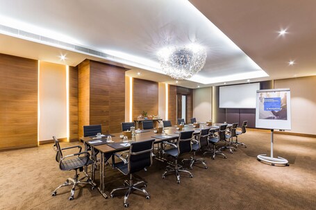 Radisson Blu Hotel Dubai Waterfront - Image 231