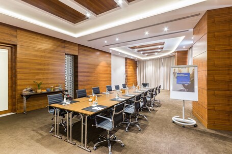 Radisson Blu Hotel Dubai Waterfront - Image 222