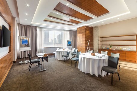 Radisson Blu Hotel Dubai Waterfront - Image 73