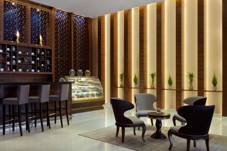 Radisson Blu Hotel Dubai Waterfront - Image 25