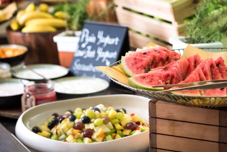 Radisson Blu Hotel Dubai Waterfront - Image 153