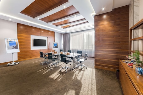 Radisson Blu Hotel Dubai Waterfront - Image 45
