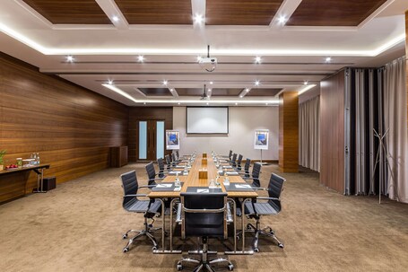 Radisson Blu Hotel Dubai Waterfront - Image 184
