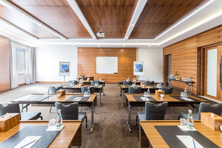 Radisson Blu Hotel Dubai Waterfront - Image 185