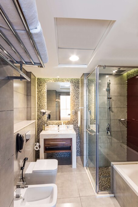Radisson Blu Hotel Dubai Waterfront - Image 68