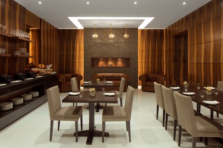 Radisson Blu Hotel Dubai Waterfront - Image 135