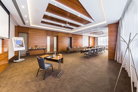 Radisson Blu Hotel Dubai Waterfront - Image 169