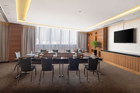 Radisson Blu Hotel Dubai Waterfront - Image 177