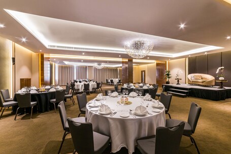 Radisson Blu Hotel Dubai Waterfront - Image 192