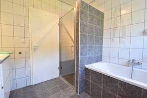 Bathtub, bidet