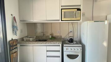Master 2 | Private kitchen | Fridge, cookware/dishes/utensils
