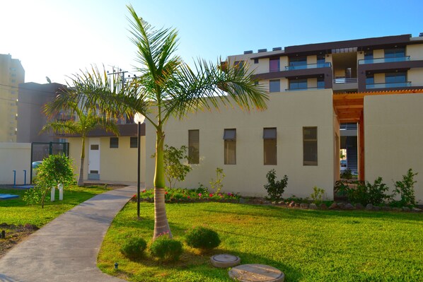 Exclusive Apartment, 3 Bedrooms, Private Bathroom, Pool View | Balcony - Apartamentos Alma Surire (Arica)