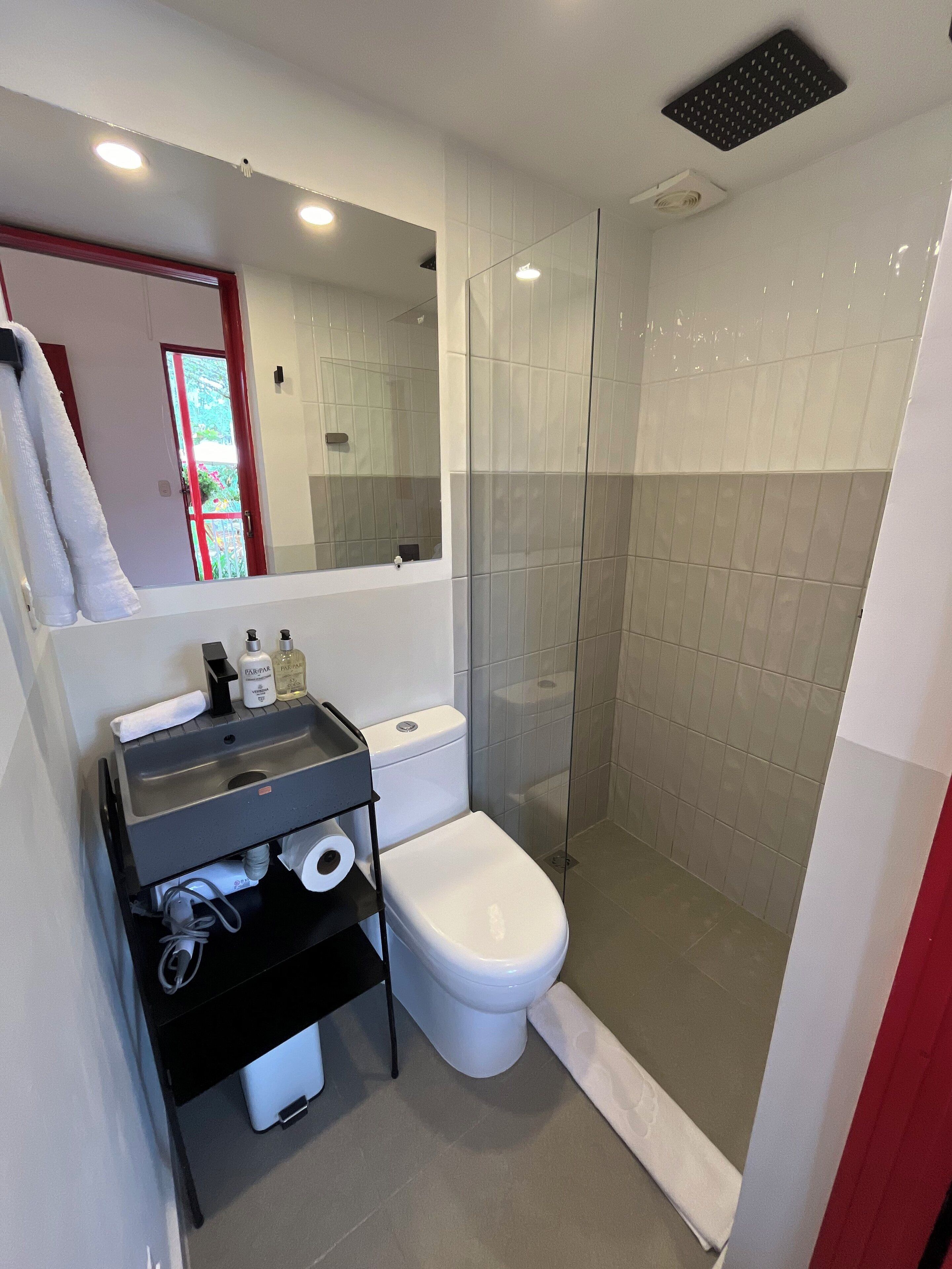 mountain house - standard single | bathroom | shower, free toiletries, hair dryer, towels