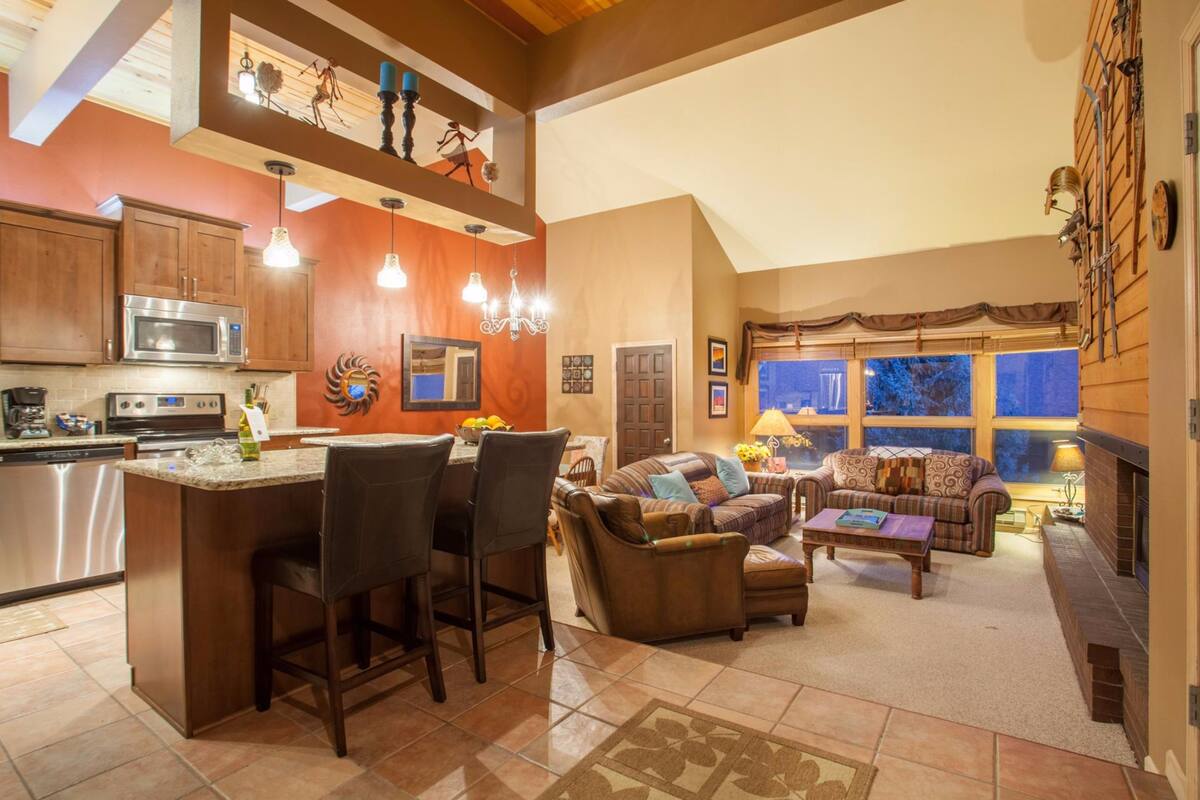 2 bedroom loft/ 2 bathroom condo | Private kitchen