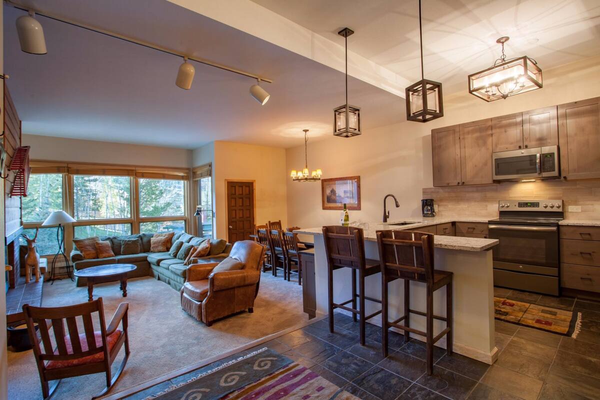 3 bedroom/ 3 bathroom condo | Private kitchen