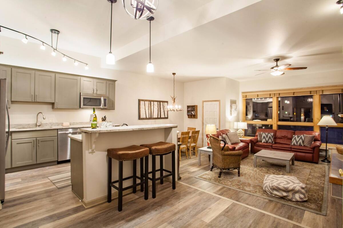 2 bedroom/ 2 bathroom condo | Private kitchen