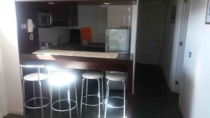 Căn hộ dành cho gia đình, 2 phòng ngủ, hiên | Bếp riêng | Tủ lạnh, lò vi sóng, lò nướng, bếp nấu 