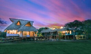 Mặt tiền nơi lưu trú