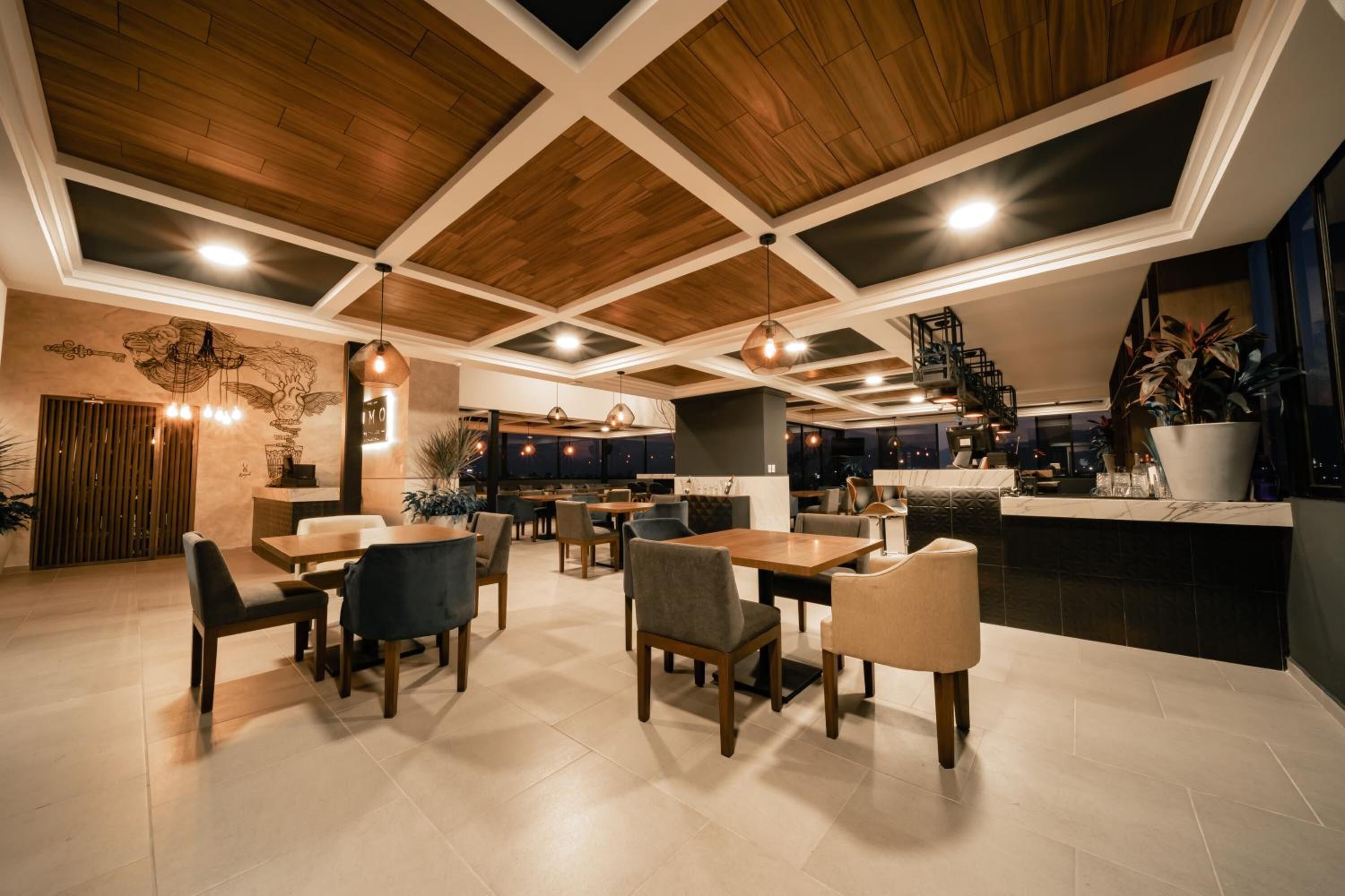 breakfast and lunch served, international cuisine