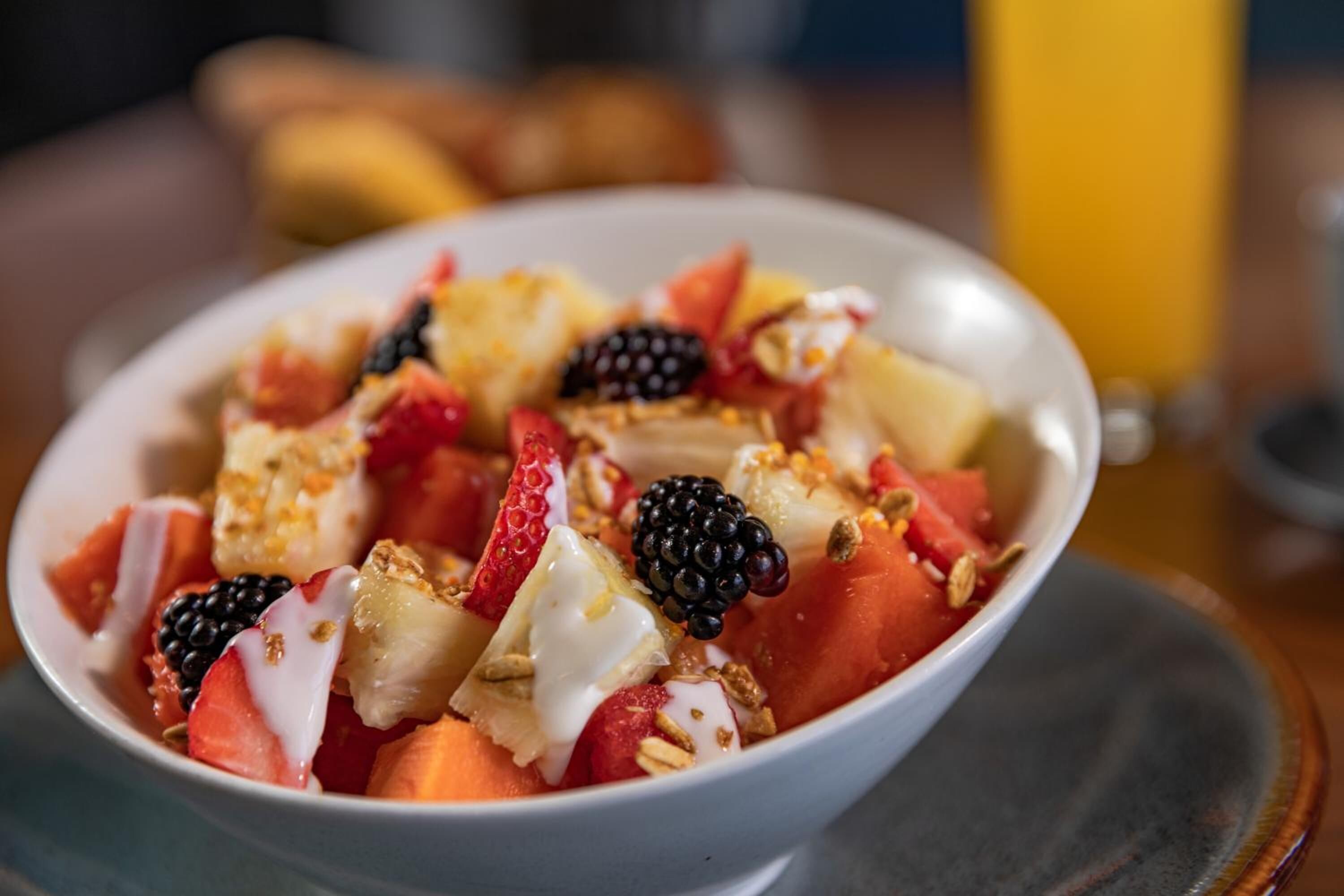 breakfast and lunch served, international cuisine