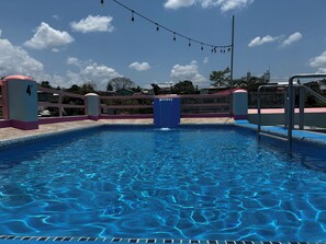 Outdoor pool - Maya Bella Downtown Hotel (San Ignacio)